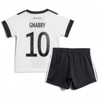 Tyskland Serge Gnabry #10 Hjemmedraktsett Barn VM 2022 Kortermet (+ Korte bukser)